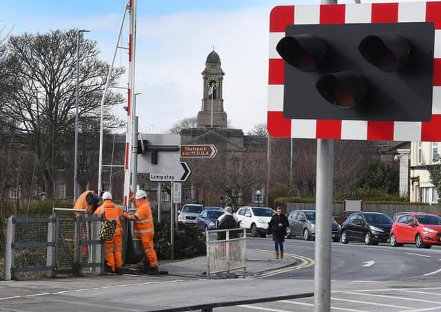 The road closure at the level crossing, which is expected to last around 11 days, is necessary to enable the works to be carried out while ensuring the safety of the public.