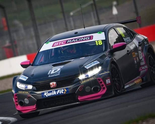 Senna Proctor in action at Donington Park

Photo by Gavin Proc Photography