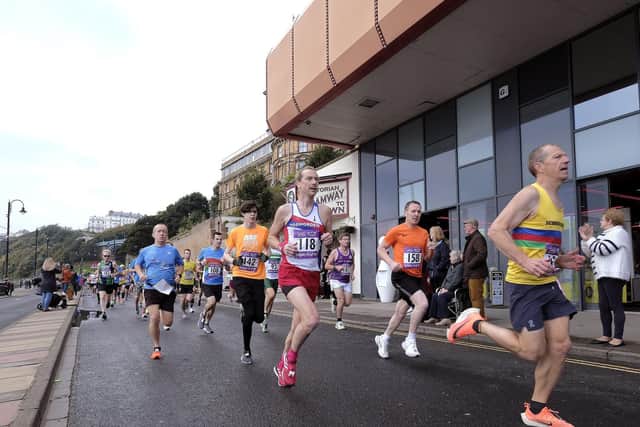 Action from the McCain Yorkshire Coast 10K
Photo by Richard Ponter