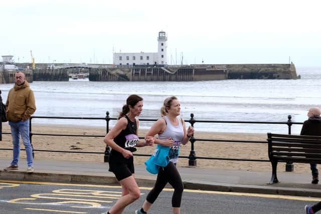 Action from the McCain Yorkshire Coast 10K
Photo by Richard Ponter