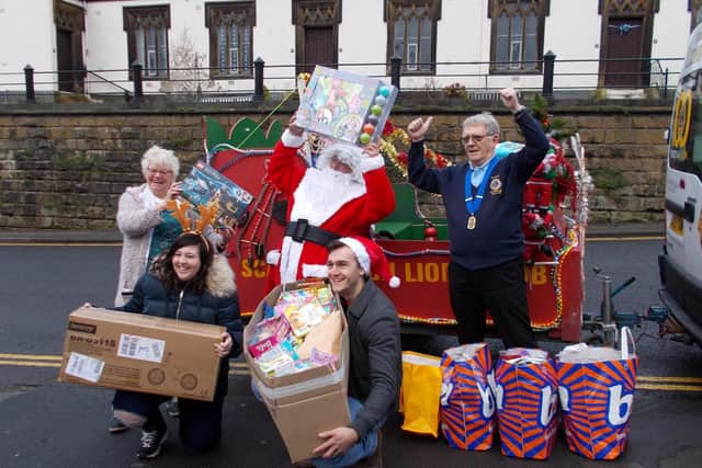 Scarborough Lions helped Santa deliver the toys to Trish Kinsella of the Rainbow Centre on behalf of Joe and Courtney.