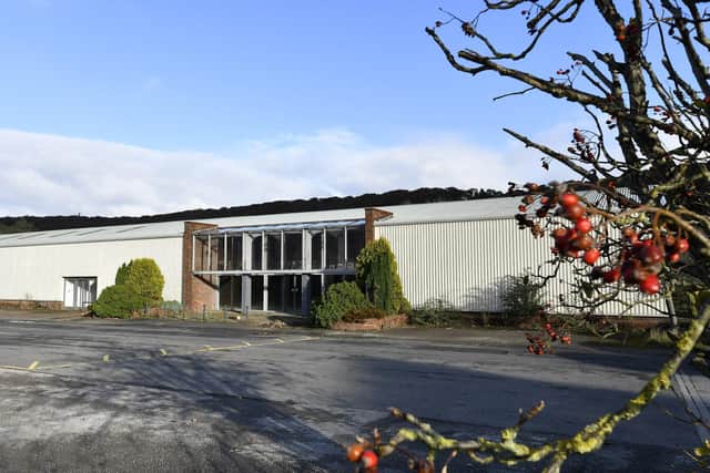 The site has been vacant since January 2020 when Magnet Kitchens moved to a new outlet at the nearby retail park.