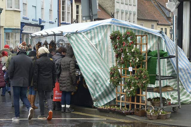 The first priority for ROBOT was to pull together a Winter Festival programme to bring back street entertainments and stalls, not seen in the Old Town since long before lockdown.