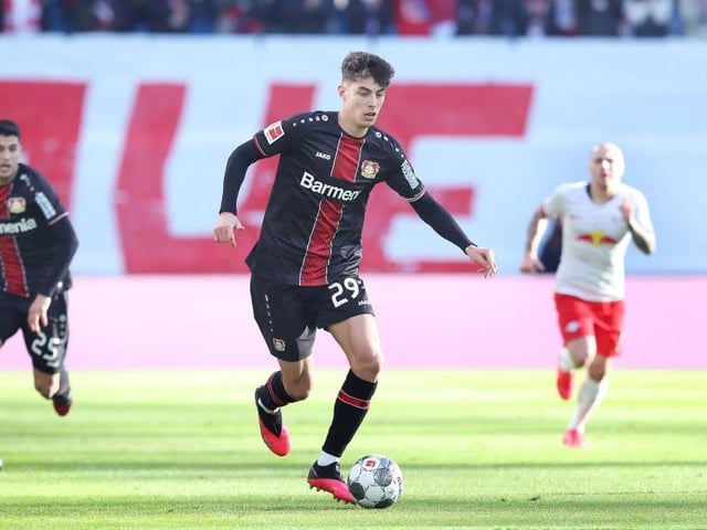 Bayer Leverkusen's Kai Havertz says he is open to a move abroad, with Liverpool very interested in the 20-year-old. (Bild)