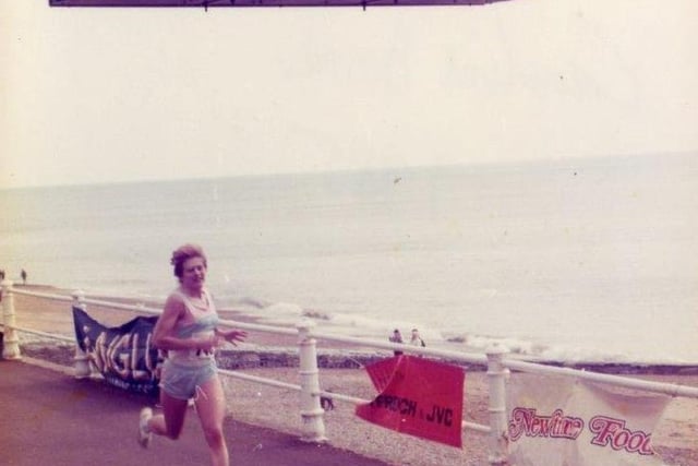 Caroline Horne leads the women home in 1985