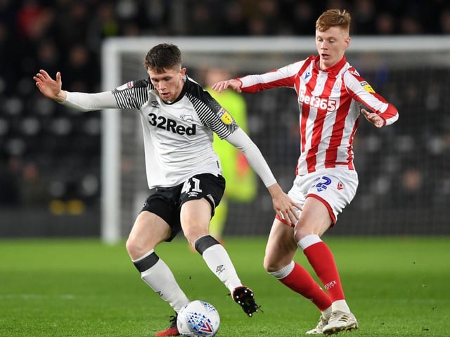 Chelsea are close to finalising a deal for Derby midfielder Max Bird and will pay 4.7million for the 19-year-olds signature. (Todofichajes via Daily Express)