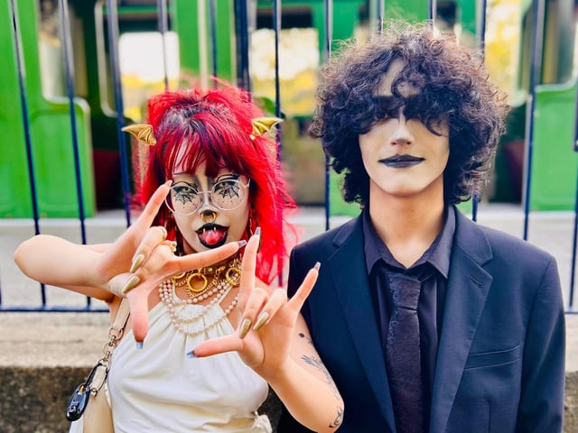 Some fans got their goth on for the performance!