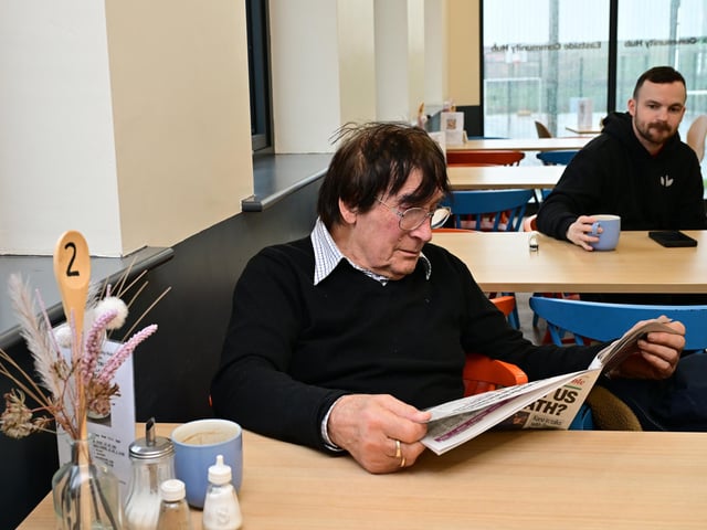 Relaxing in the cafe. photo: Richard Ponter