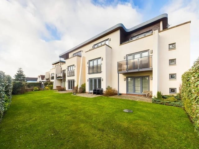 This two bedroom and one bathroom flat is for sale with Hunters for £195,000
