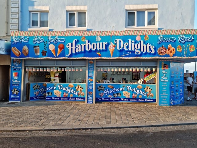 Harbour Delights is located on Prince Street, Bridlington. This take away kiosk offers freshly made doughnuts, different flavours of rock, ice cream, and a number of other traditional seaside treats.