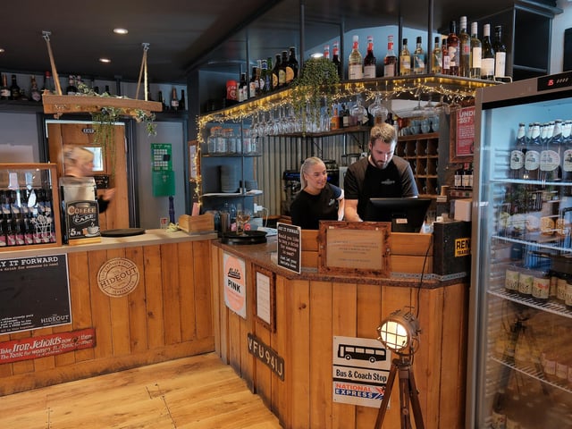 Rich Malton showing a waitress the tills.
