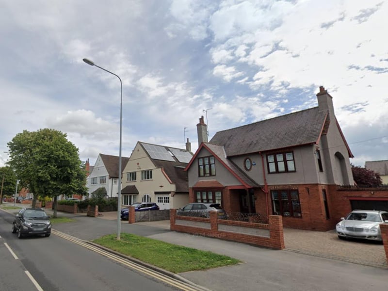On Kingsgate YO15 3PL, five properties sold for an average of £327,500.
