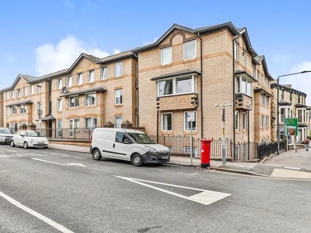 One bedroom flat - price £75,000
