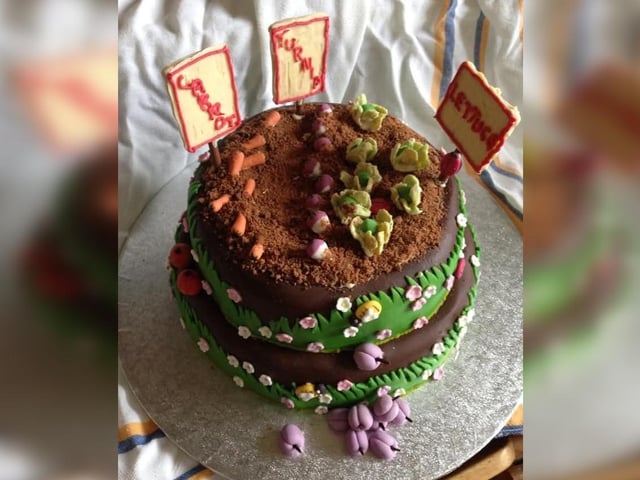 A stunning themed birthday cake for a gardening enthusiast.