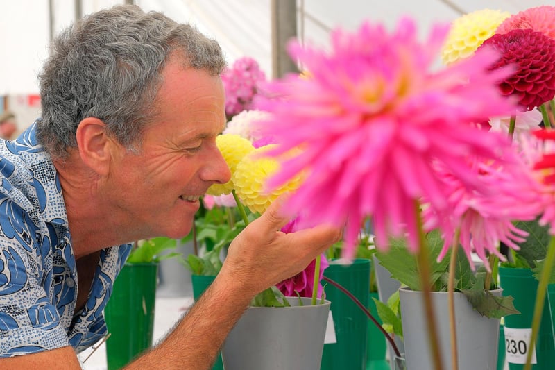 Graeme Watson views the lovely flowers.
picture: Richard Ponter