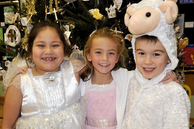 St Martin's youngsters enjoy the nativity.
Picture Richard Ponter 134937b