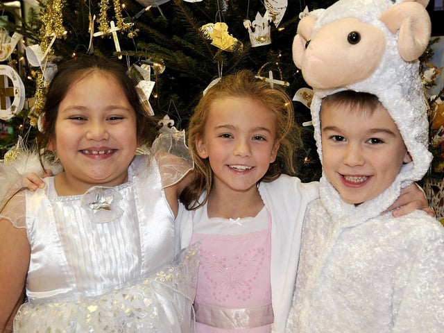 St Martin's youngsters enjoy the nativity.
Picture Richard Ponter 134937b