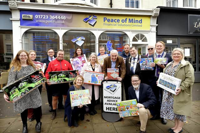 Christmas Toy Appeal Launch at Peace of Mind Financial Solutions
Local business supporters with staff from Peace of Mind join together Libby Wood, Jackie Whittaker, Steve Machen, Sharon Tait, Tracey Yau, Mayoress Lynne Broadbent, organiser Nigel Wood, Chris Huitt, Andy Vietch, Mayor Eric Broadbent, Phil Hay, Neil Mouldon, Stewart Rowe, Sam Hay