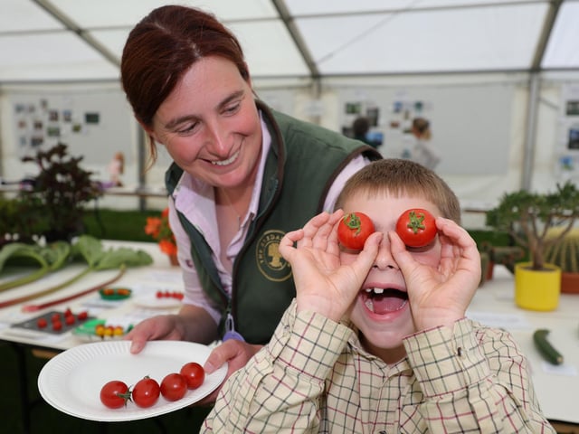Ryedale Show, Eye tomato spy! Produce Secretary Jo Dowson with Son George.