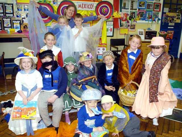 Puppet and Drama wokshop at Gladstone Road Infants School. Pupils recreate the painting "On the Beach " by Charles Wynne Nichols with some help from Lara Goodband (back) of the Scarborough Art Gallery.
082451b