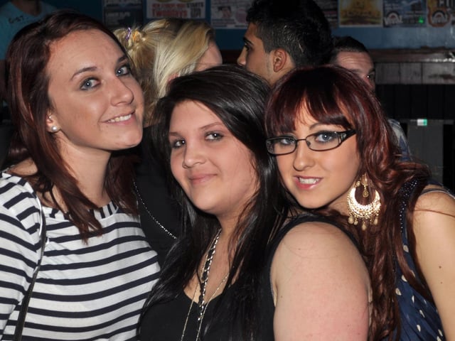 Poppy, Millie and Suzie. 1141118t
