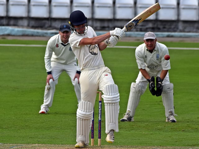 Scarborough batter Brad MIlburn pulls to leg