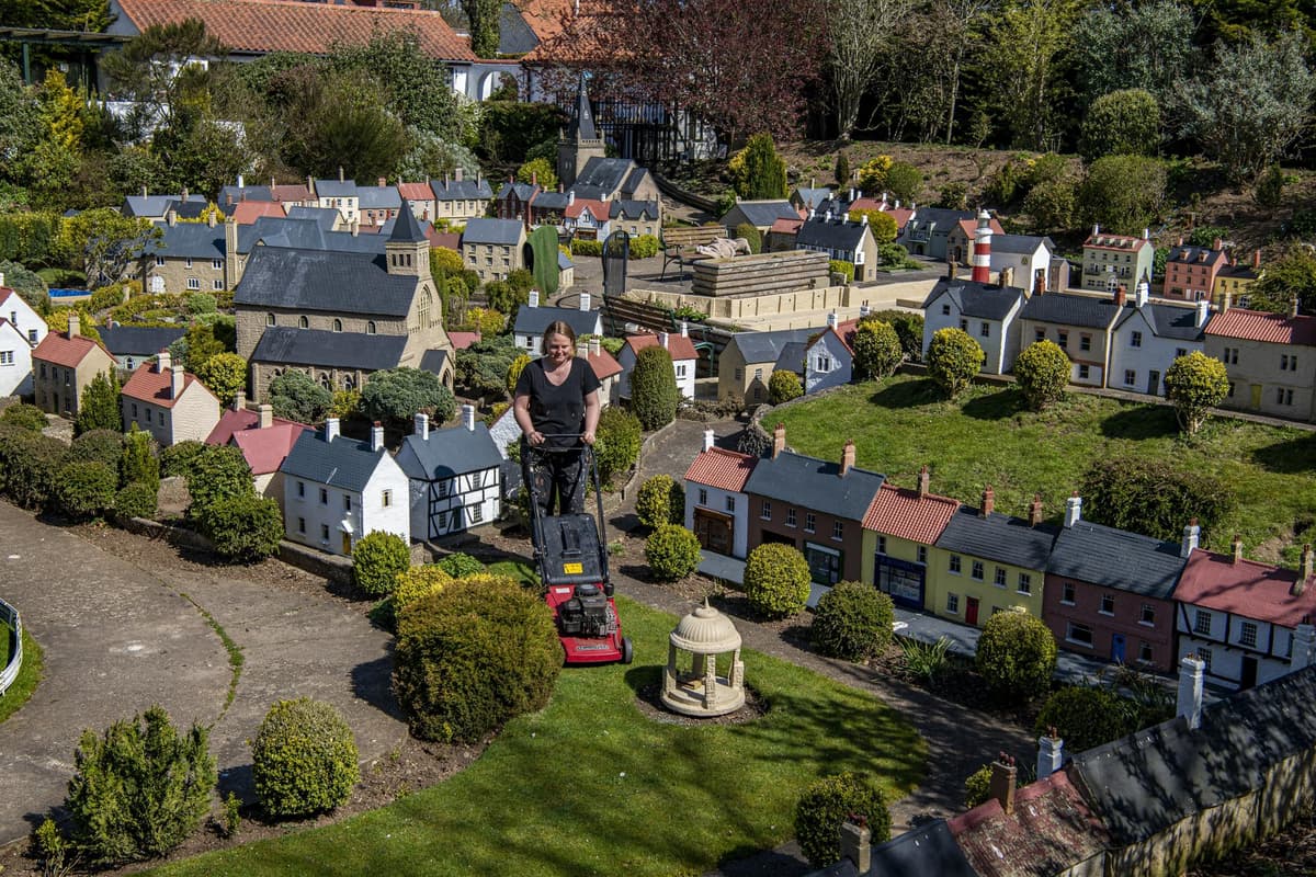 Modle Village Bondville Model Village: Entire seaside 'village' with castle, pub and ...