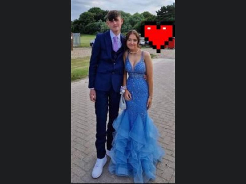 This couple look stunning in their matching blue outfits.