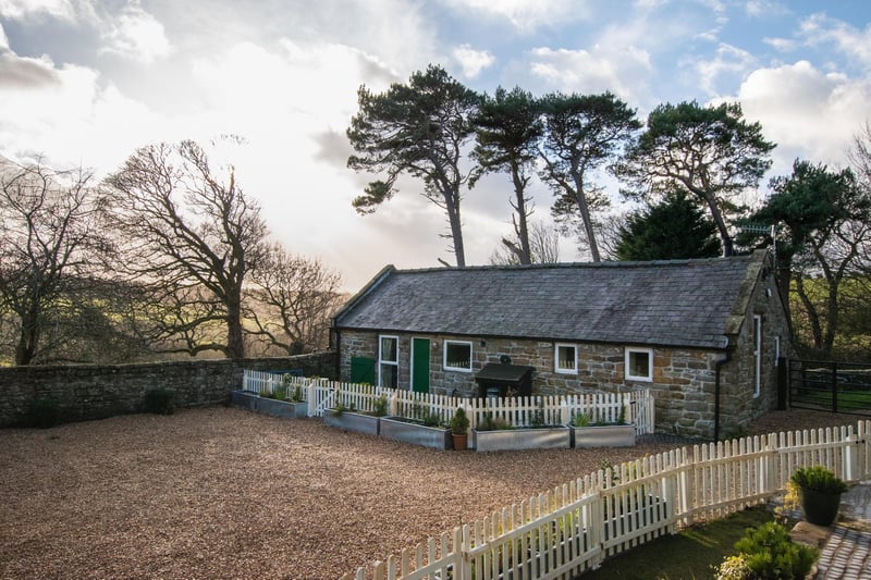 This beautiful single-level barn conversion is just the right size for two with an idyllic spot in one of the most peaceful parts of the North York Moors National Park. It's just a scenic walk away from Robin Hood’s Bay, one of the prettiest and most popular seaside villages in Yorkshire, so that couples can enjoy the best of the coast and countryside on a getaway to this lovely romantic retreat.