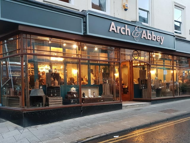 A well-established and popular micropub, situated close to the noted Botham’s Bakery, operated by enthusiastic licensees who follow the micropub ethos.
Four interesting beers, eight or more ciders, and a huge range of spirits, all distilled in Yorkshire, are served.
.