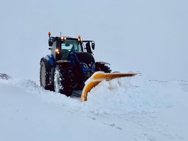 The snow plough can move large accumulations of snow.