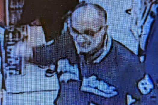 Police have issued an image of a man they would like to speak to after a purse was stolen in a Scarborugh supermarket