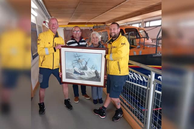 Paul and Ivy pictured with the Don Micklethwaite painting and two Bridlington RNLI volunteers. Photo courtesy of Bridlington RNLI.