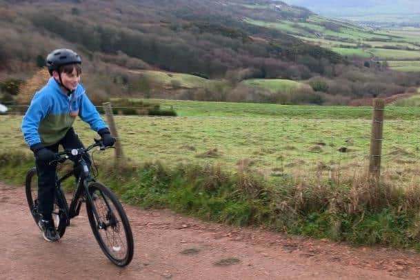Casper Hunter has completed his 50-mile cycle ride from Scarborough to Whitby and back.