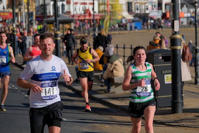 Action from the Scarborough 10k.   Photo by Richard Ponter