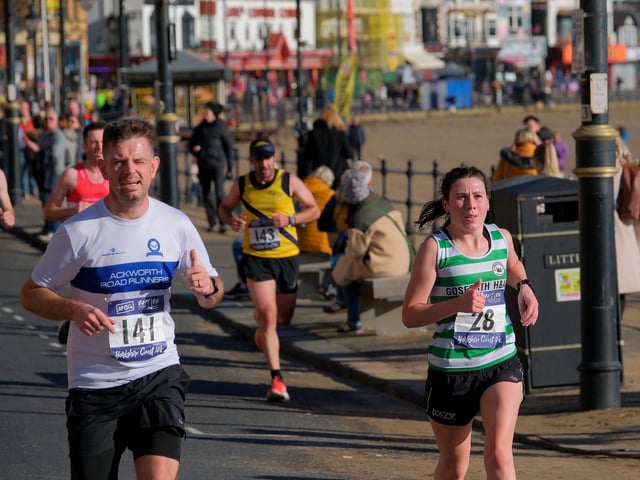 Action from the Scarborough 10k. Photo by Richard Ponter