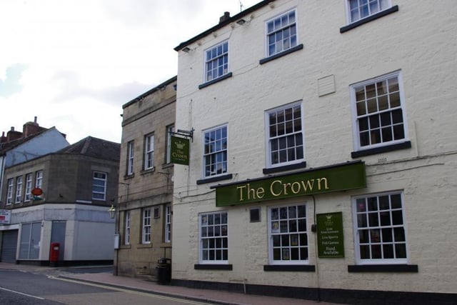 The Crown Inn on High Street in Knaresborough has a 4.1 star rating according to 1,679 reviews on Google