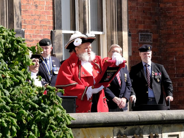 The Town Crier makes an annoucement