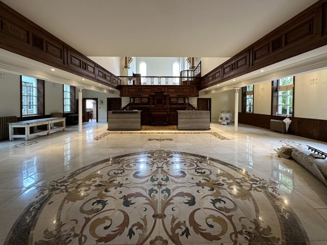The spectacular main reception room with 15m high ceiling has over 100 square metres of space.