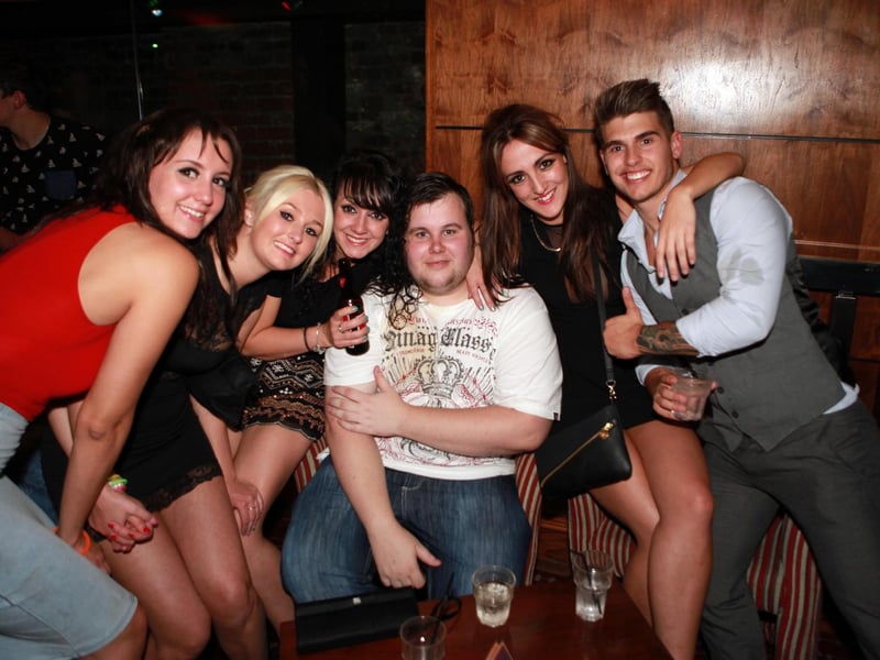 Adele, Jess, Jade, Jonny, Abi and Gaz in Blue Lounge.
133913r