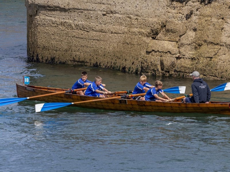 Fisherlads crew in action. photo: Brian Murfield