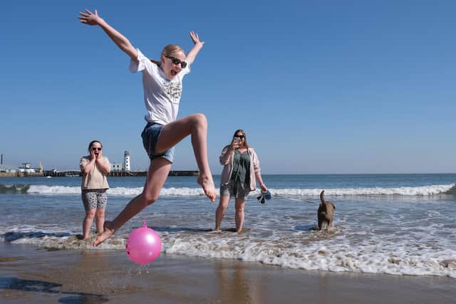 Easter sunshine on Scarborough's South Bay Beach. photo: Richard Ponter