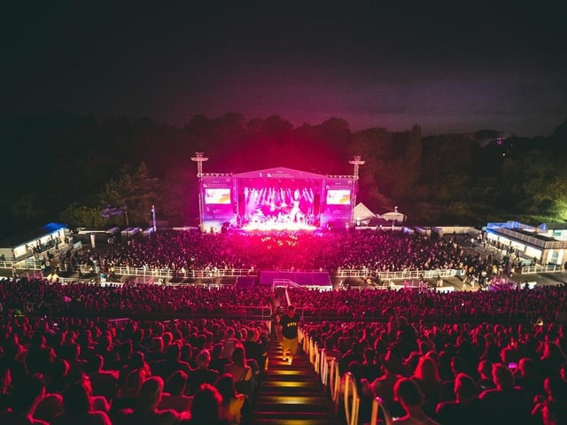 Hundreds of fans filled the fantastic open air venue.