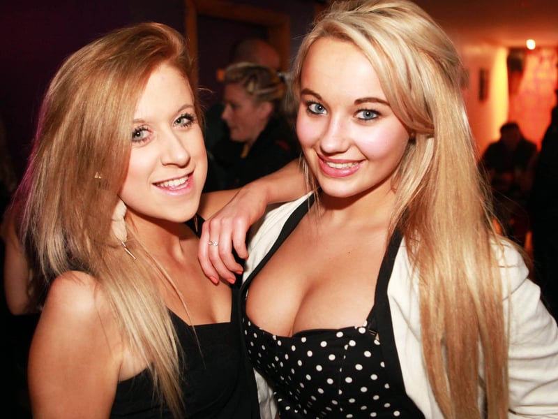 Beci & Chantel looking gorgeous in Blue Lounge.