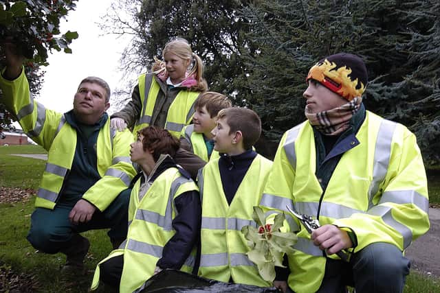 The early years - East Whitby Pupils get a guided tour of Pannett Park with Chris Roe, Team Leader, Shane, Lauren, Ryan, Nathan and Jason Hawksfield, Apprentice