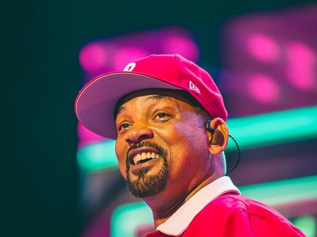 He played a hit-laden set which included such classics as Gettin’ Jiggy Wit It, Miami, Summertime, Wild Wild West, Bulletproof and Men In Black for which he was backed by 30 members of Scarborough Rugby Club – all dressed as the inter-stellar secret agents from Will’s hit Sci-fi movie.