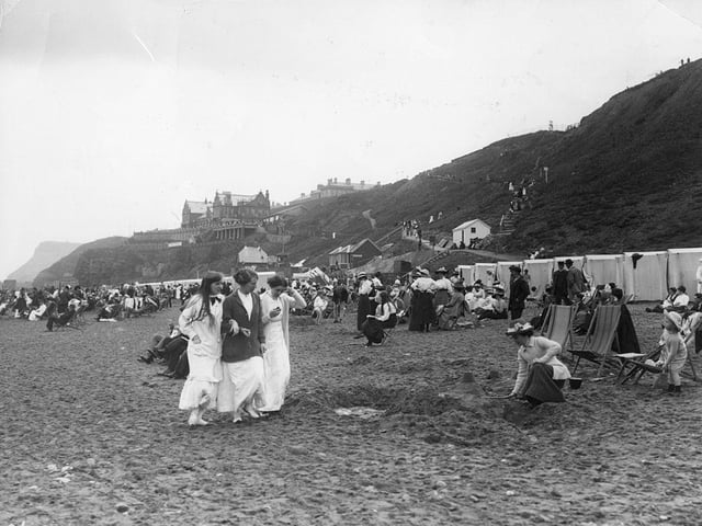 1913: A scene on the beach at Whitby in North Yorkshire.
(Photo by Hulton Archive/Getty Images)