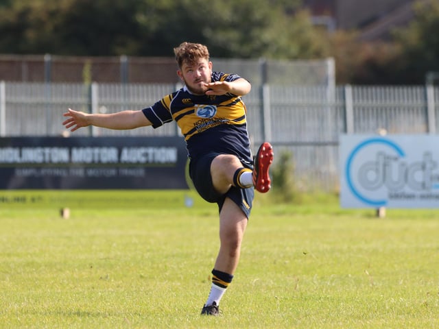 Bridlington RUFC in kicking action.
