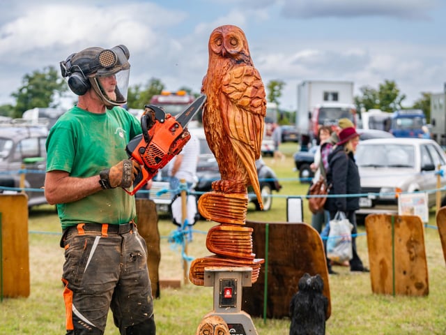 The Yorkshire Carver working on his interpretation of the Owl of Wisdom from Harry Potter.