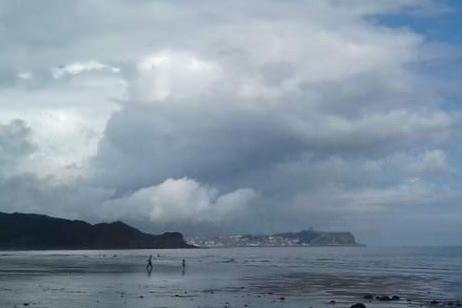 Weather rolling in, seen from Cayton Bay, by Stephen Hovington.